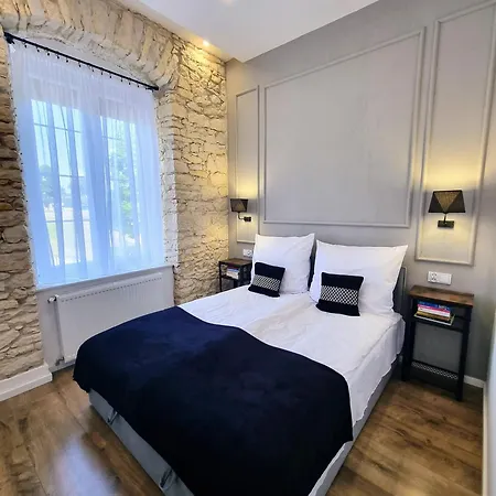 Apartment Bialy Kruk Vis-a-vis Jasnej Gory 2a *