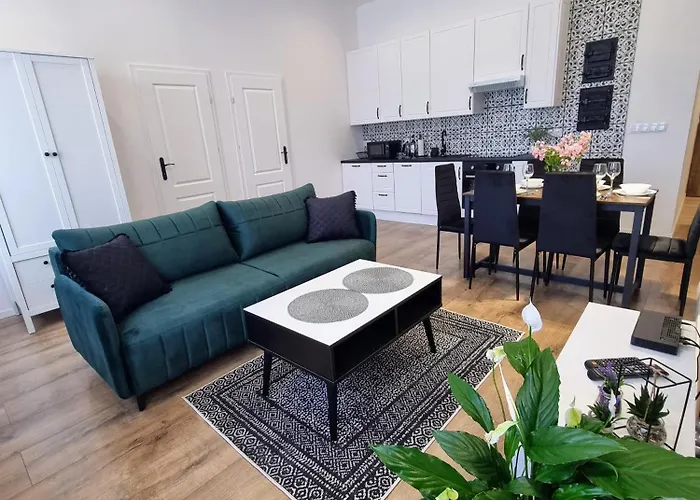 Bialy Kruk Vis-a-vis Jasnej Gory 2a *